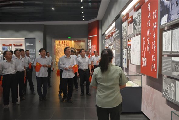 濮陽市自來水公司到單拐革命舊址開展“不忘初心 牢記使命”主題教育實(shí)踐活動(dòng)2